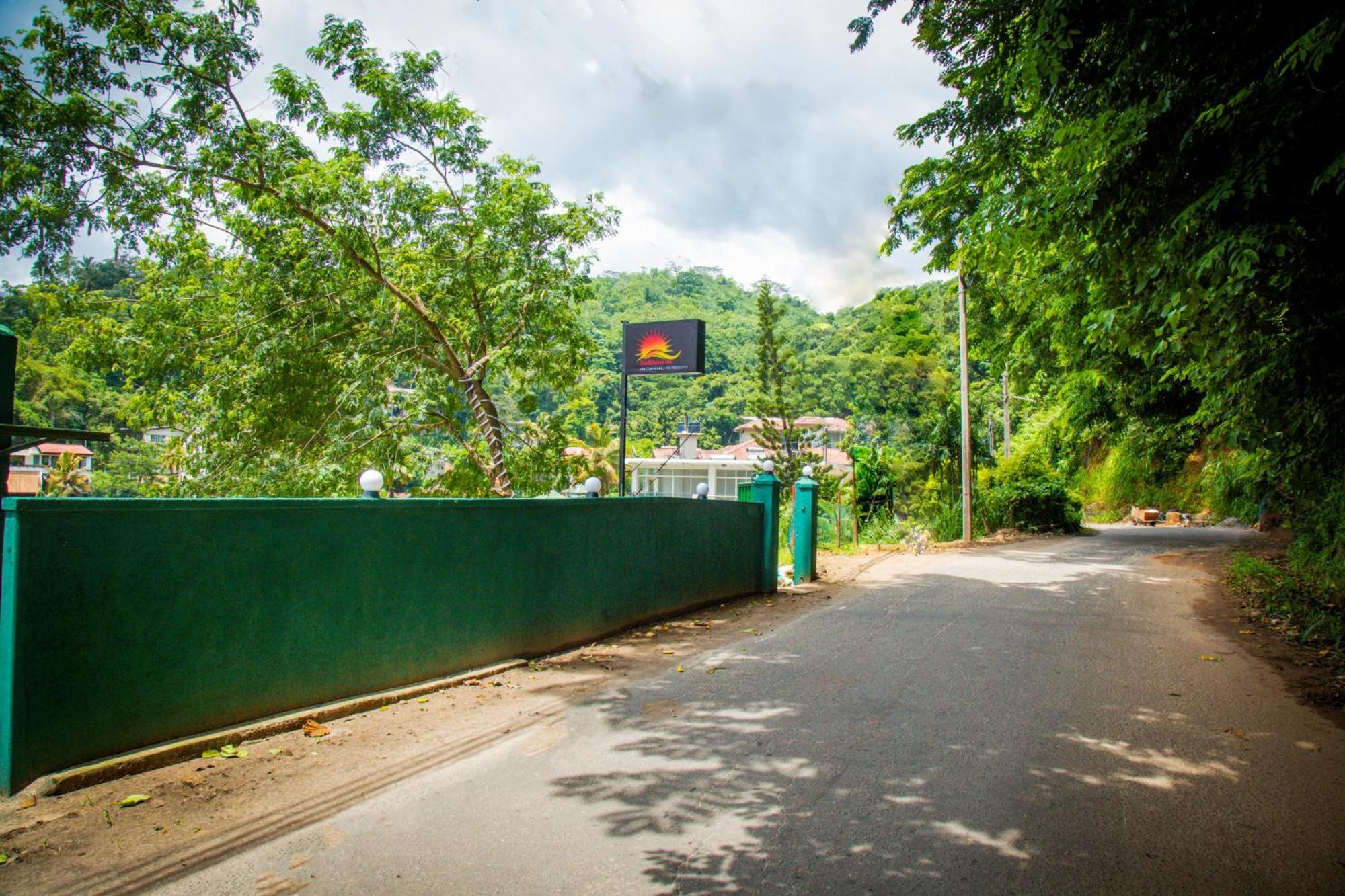 Sunbloom Inn Kandy Bagian luar foto