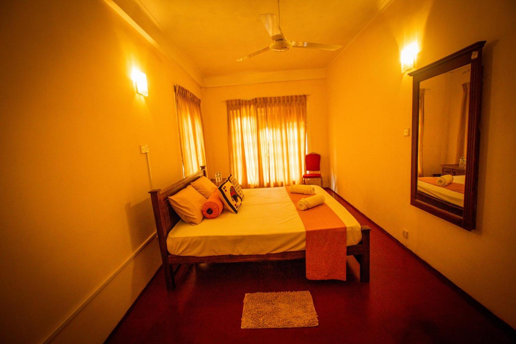 Sunbloom Inn Kandy Bagian luar foto