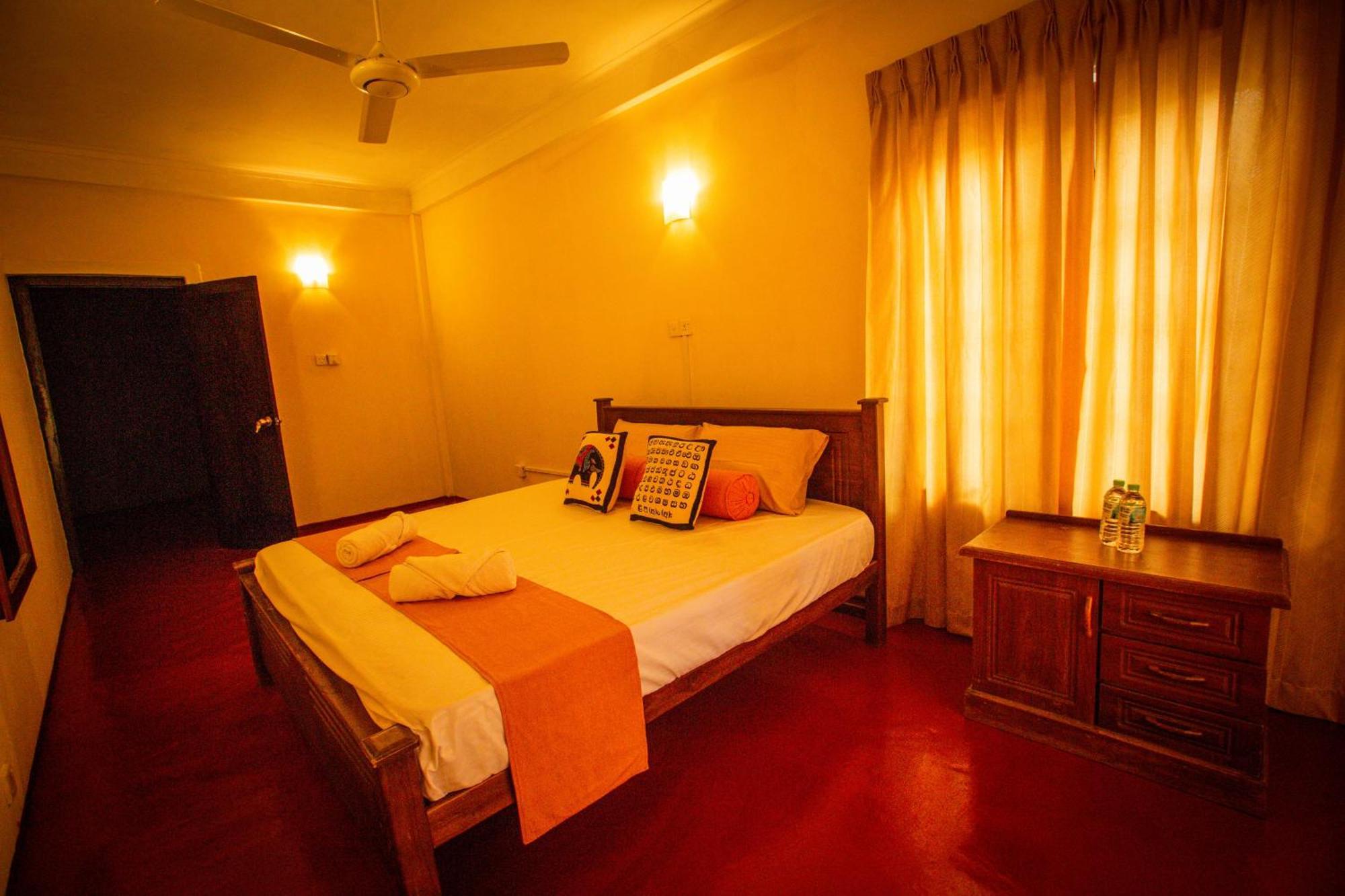 Sunbloom Inn Kandy Bagian luar foto