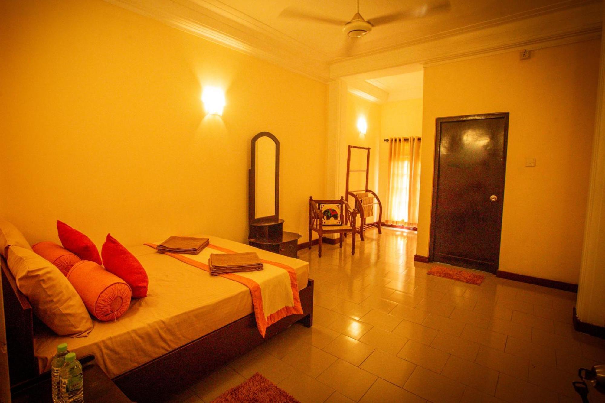 Sunbloom Inn Kandy Bagian luar foto
